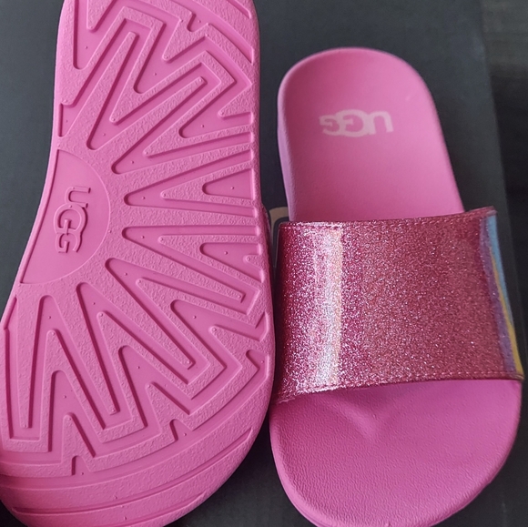Girls UGG Slides - Picture 2 of 4